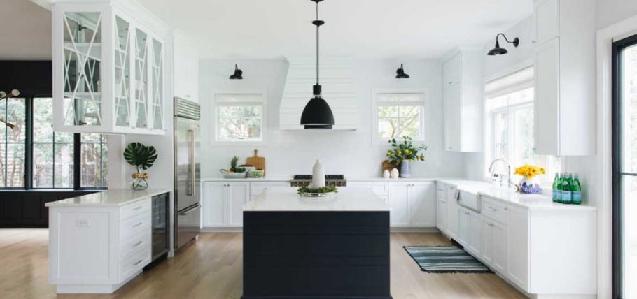 25 Black & White Kitchen Cabinet Ideas