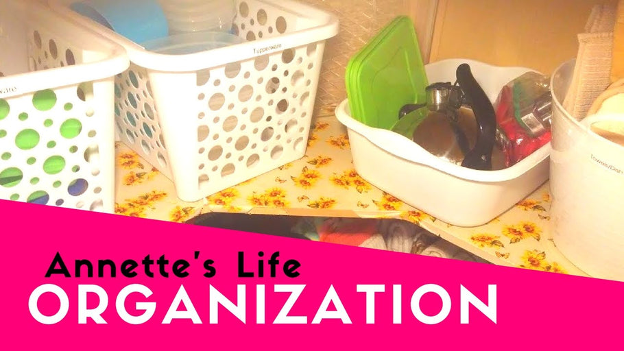 Those annoying corner cabinet's are no fun! So today I show you how I organize my corner cabinet