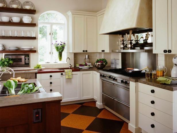 Elegant White Cottage Kitchen