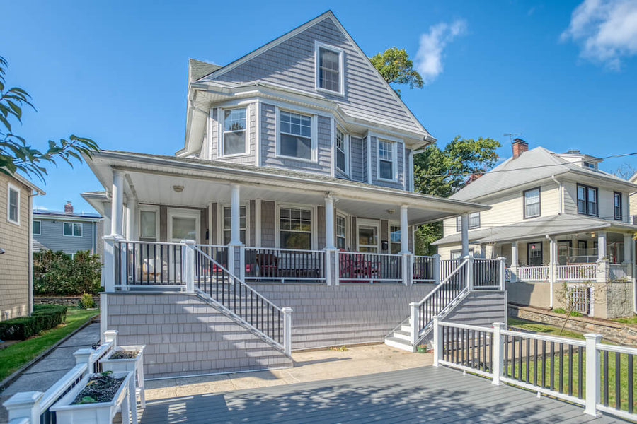 A 1920s Attic in Pelham Showcases a New Topper