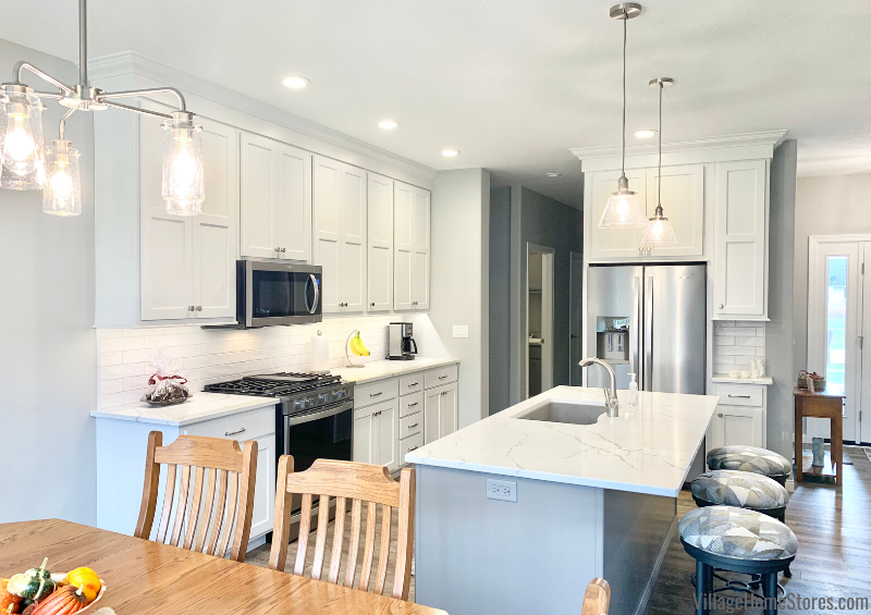 New Home in Geneseo, IL With White and Gray Finishes