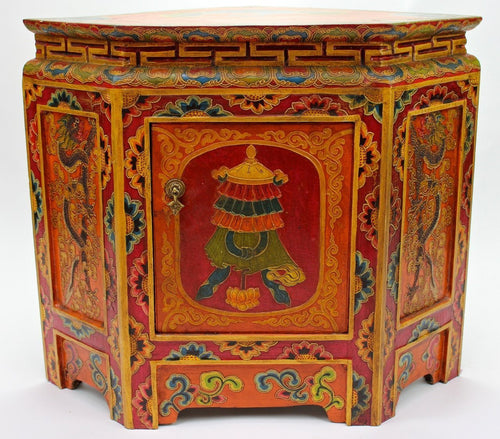 Banner of Victory Corner Cabinet